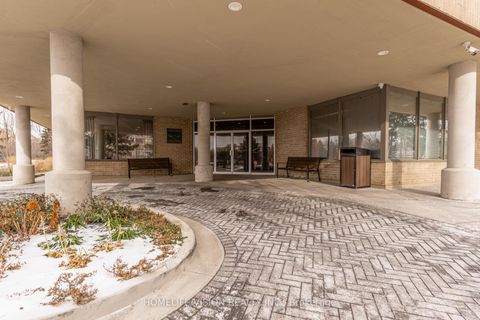 Photo 4 at 807 - 326 Major Mackenzie Drive E, Crosby, Richmond Hill