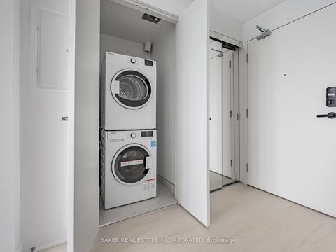 Photo 12 at 5806 - 3900 Confederation Parkway, City Centre, Mississauga