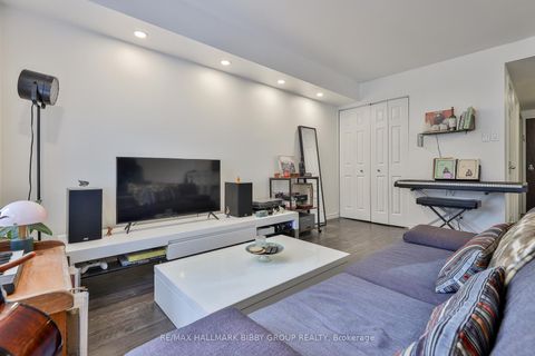 Photo 3 at 1010 - 717 Bay Street, Bay Street Corridor, Toronto