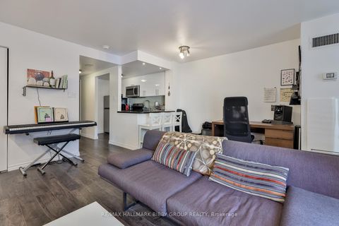 Photo 6 at 1010 - 717 Bay Street, Bay Street Corridor, Toronto