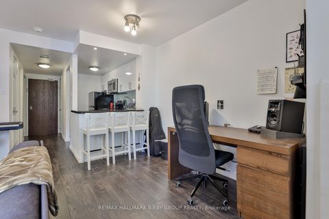 Photo 7 at 1010 - 717 Bay Street, Bay Street Corridor, Toronto