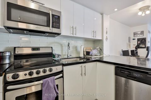 Photo 12 at 1010 - 717 Bay Street, Bay Street Corridor, Toronto