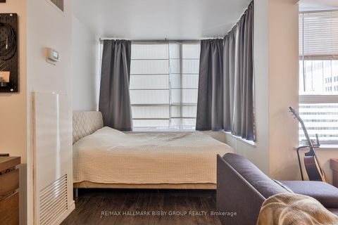 Photo 13 at 1010 - 717 Bay Street, Bay Street Corridor, Toronto