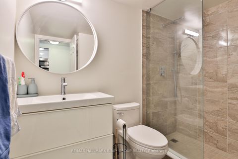 Photo 14 at 1010 - 717 Bay Street, Bay Street Corridor, Toronto