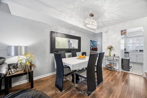 Photo 5 at 40 - 21 Replin Road, Lawrence, Toronto