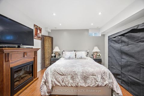 Photo 12 at 40 - 21 Replin Road, Lawrence, Toronto