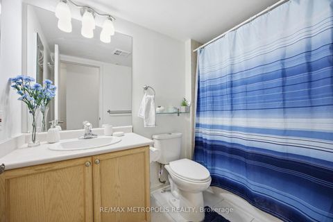 Photo 15 at 40 - 21 Replin Road, Lawrence, Toronto