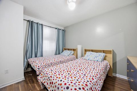 Photo 18 at 40 - 21 Replin Road, Lawrence, Toronto