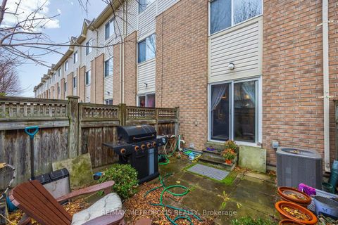 Photo 22 at 40 - 21 Replin Road, Lawrence, Toronto