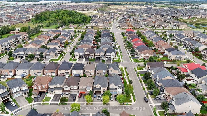 Photo 3 at 35 Abitibi Lake Drive, Wellington, Brampton