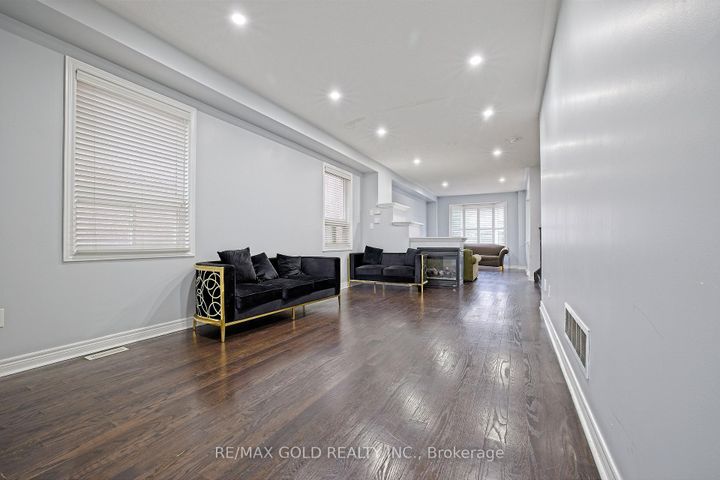 Photo 5 at 35 Abitibi Lake Drive, Wellington, Brampton