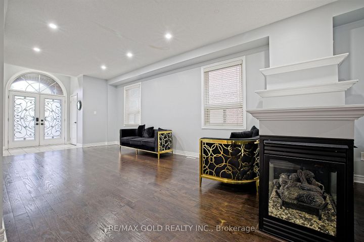 Photo 7 at 35 Abitibi Lake Drive, Wellington, Brampton