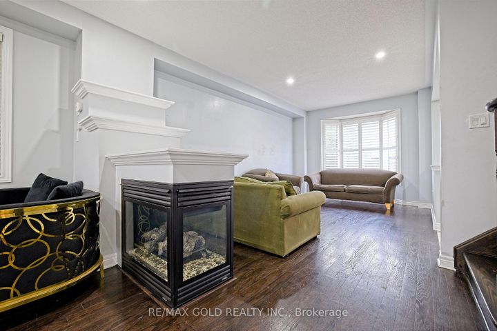 Photo 8 at 35 Abitibi Lake Drive, Wellington, Brampton