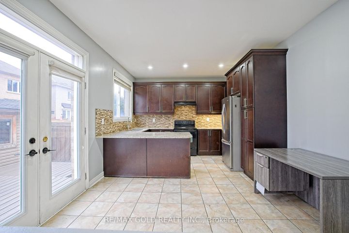 Photo 11 at 35 Abitibi Lake Drive, Wellington, Brampton