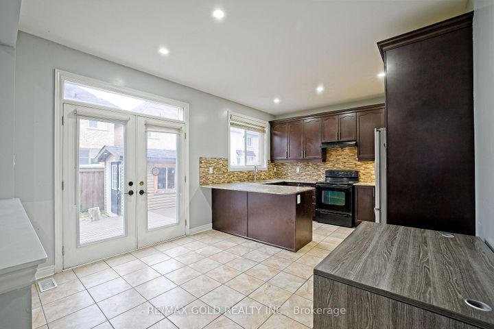 Photo 12 at 35 Abitibi Lake Drive, Wellington, Brampton