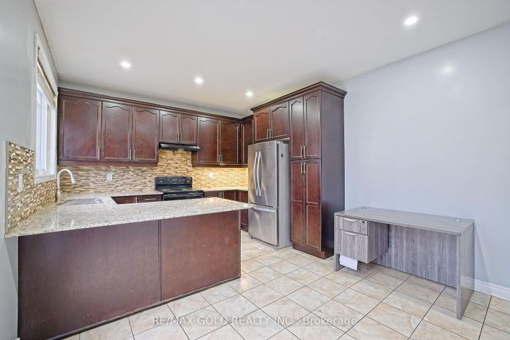 Photo 13 at 35 Abitibi Lake Drive, Wellington, Brampton
