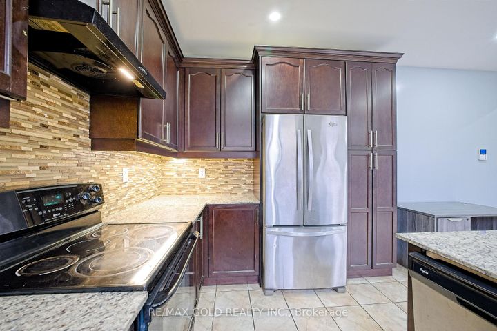 Photo 15 at 35 Abitibi Lake Drive, Wellington, Brampton