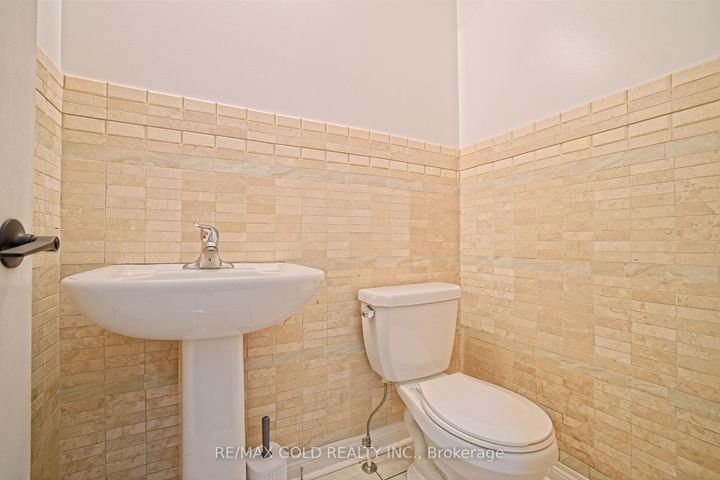 Photo 17 at 35 Abitibi Lake Drive, Wellington, Brampton