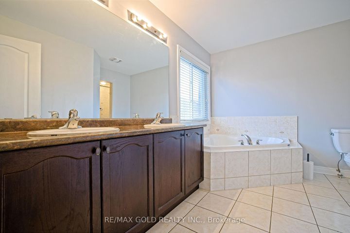 Photo 28 at 35 Abitibi Lake Drive, Wellington, Brampton