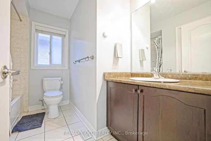 Photo 32 at 35 Abitibi Lake Drive, Wellington, Brampton