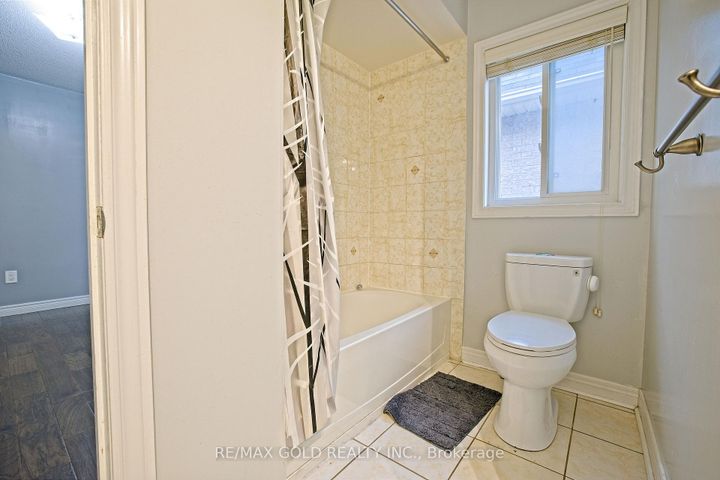 Photo 33 at 35 Abitibi Lake Drive, Wellington, Brampton