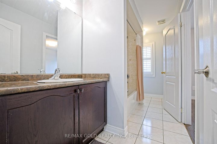 Photo 39 at 35 Abitibi Lake Drive, Wellington, Brampton