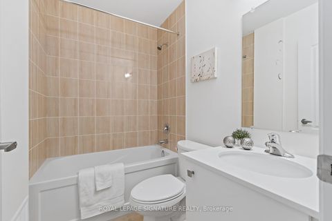 Photo 14 at 2 Curlew Drive, Donalda, Toronto
