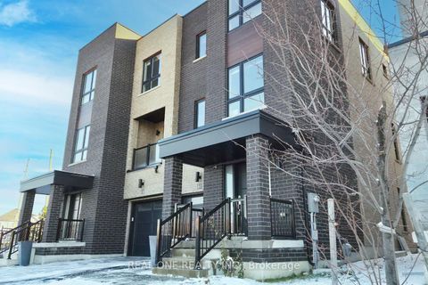 Photo 3 at 5 Gridiron Gate, Vellore Village, Vaughan