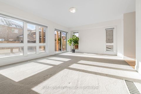 Photo 8 at 5 Gridiron Gate, Vellore Village, Vaughan