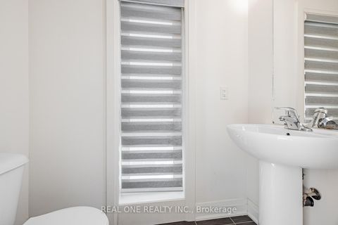 Photo 9 at 5 Gridiron Gate, Vellore Village, Vaughan