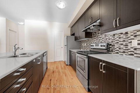 Photo 14 at 5 Gridiron Gate, Vellore Village, Vaughan