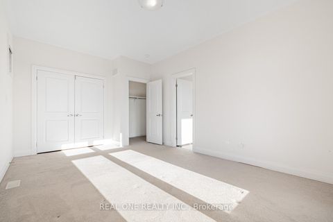 Photo 25 at 5 Gridiron Gate, Vellore Village, Vaughan