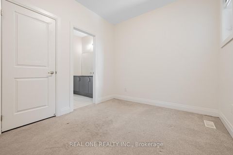 Photo 30 at 5 Gridiron Gate, Vellore Village, Vaughan