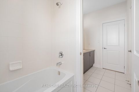 Photo 34 at 5 Gridiron Gate, Vellore Village, Vaughan