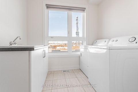 Photo 35 at 5 Gridiron Gate, Vellore Village, Vaughan