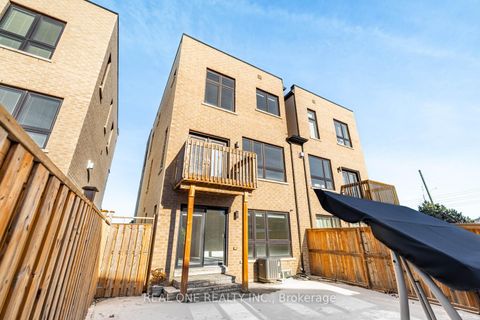 Photo 38 at 5 Gridiron Gate, Vellore Village, Vaughan