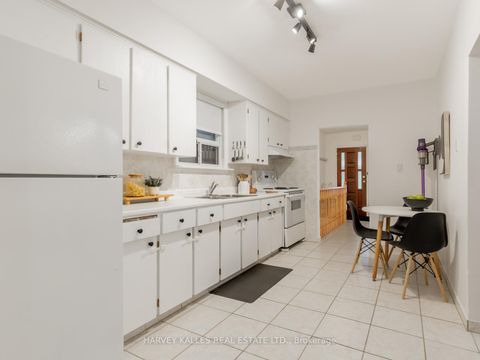 Photo 4 at 204 Belgravia Avenue, Belgravia, Toronto