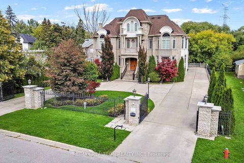 Photo 7 at 21 Boyle Drive, South Richvale, Richmond Hill