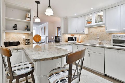 Photo 7 at 708 - 100 Lakeshore Road E, OO Old Oakville, Oakville