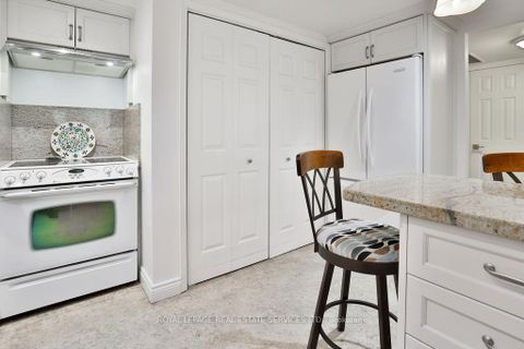 Photo 8 at 708 - 100 Lakeshore Road E, OO Old Oakville, Oakville