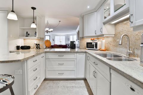 Photo 9 at 708 - 100 Lakeshore Road E, OO Old Oakville, Oakville