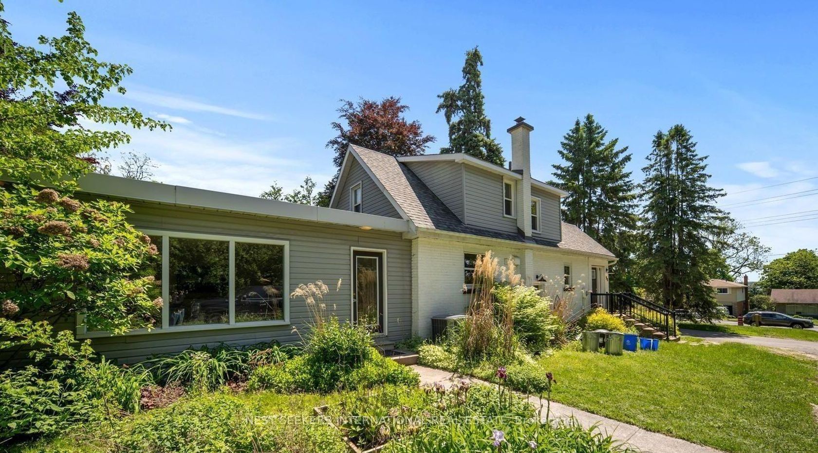 98 Blake Street, North Shore, Barrie photo number 2