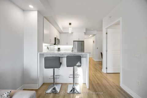 Photo 15 at 201 - 9618 Yonge Street, North Richvale, Richmond Hill