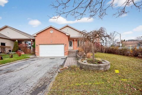 Photo 2 at 1 Draper Crescent, Painswick North, Barrie