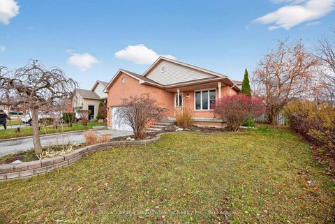 Photo 4 at 1 Draper Crescent, Painswick North, Barrie