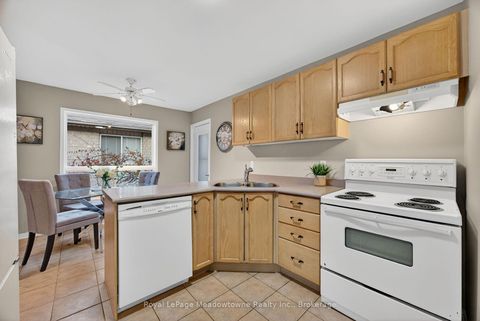 Photo 18 at 1 Draper Crescent, Painswick North, Barrie