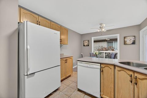 Photo 21 at 1 Draper Crescent, Painswick North, Barrie