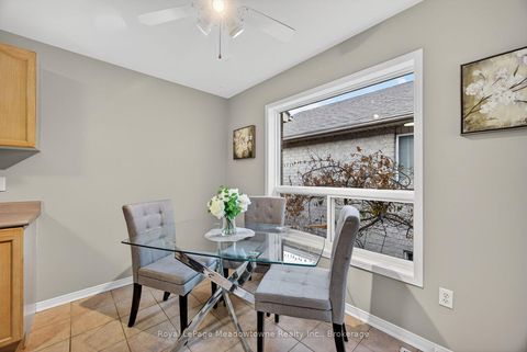 Photo 23 at 1 Draper Crescent, Painswick North, Barrie