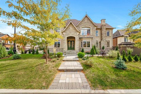 Photo 3 at 28 Rivoli Drive, Vellore Village, Vaughan