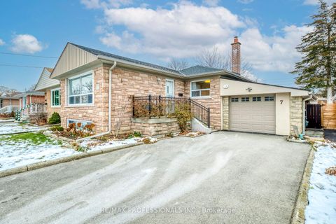 Photo 2 at 7 Belgate Place, West Deane, Toronto